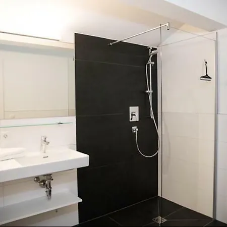 Almnest Apartment *